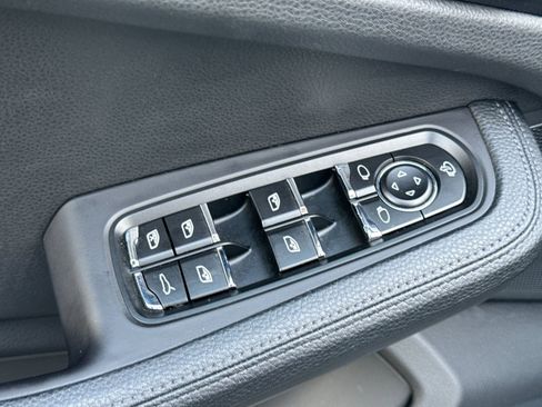 Certified 2022 Porsche Macan image 13