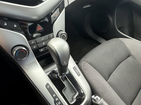 Used 2014 Chevrolet Cruze LT image 27