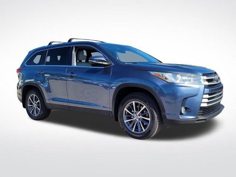 Used 2019 Toyota Highlander XLE image 1