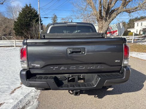 Used 2020 Toyota Tacoma TRD Off-Road w/ Technology Package image 15