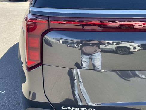 New 2026 Kia Carnival LXS image 15