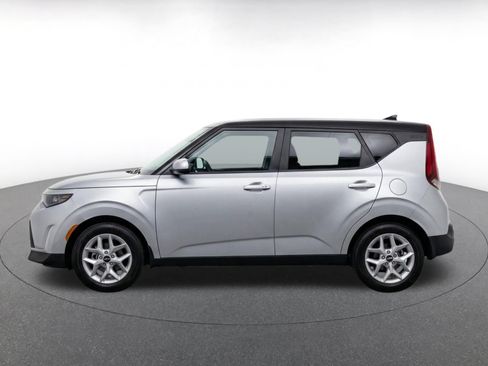 Used 2025 Kia Soul LX w/ LX Technology Package FWD image 4