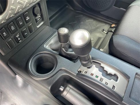 Used 2010 Toyota FJ Cruiser 4WD image 13