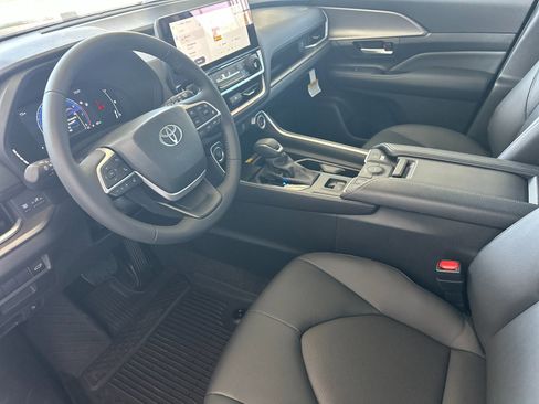New 2026 Toyota Grand Highlander FWD image 9