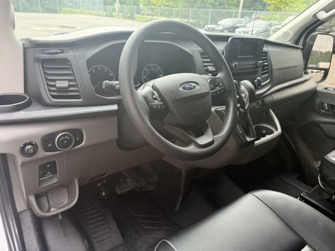 Used 2024 Ford Transit 250 148 Medium Roof RWD image 17