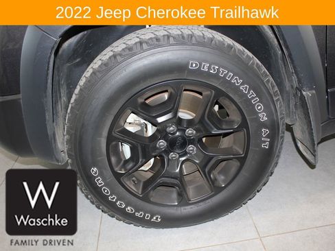 Used 2022 Jeep Cherokee Trailhawk w/ Premium Leather Package image 11