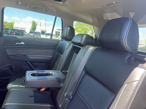 Used 2023 Volkswagen Atlas SE AWD/4WD image 35