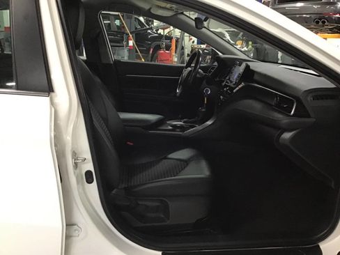 Used 2021 Toyota Camry SE FWD image 22