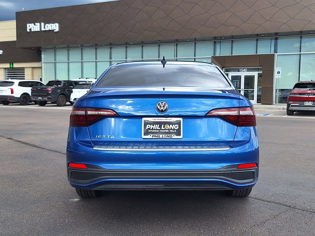 Used 2023 Volkswagen Jetta Sport FWD image 4
