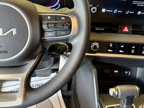 Used 2023 Kia Sportage LX image 10