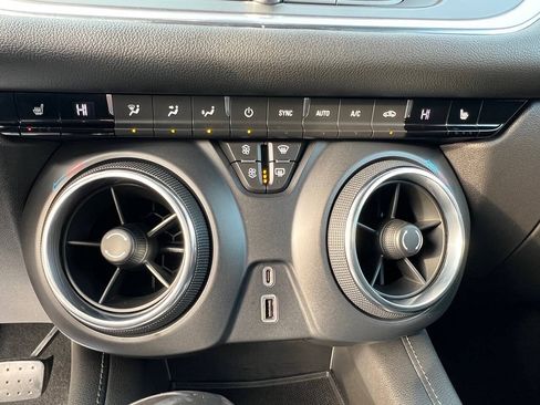 Used 2019 Chevrolet Blazer LT FWD image 33