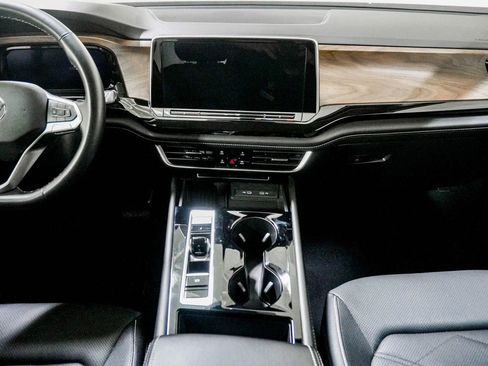 Used 2025 Volkswagen Atlas SE AWD/4WD image 23