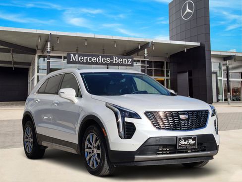 Used 2019 Cadillac XT4 Premium Luxury image 2