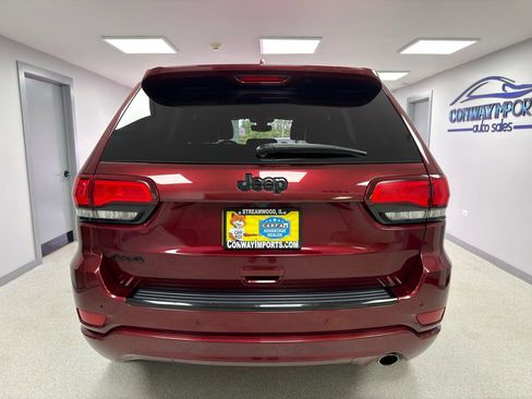 Used 2018 Jeep Grand Cherokee Altitude AWD/4WD image 7