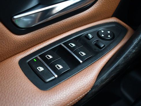 Used 2017 BMW 330i xDrive 330i xDrive image 17