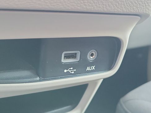 Used 2020 Chrysler Pacifica Touring w/ Advanced Safetytec Group FWD image 23