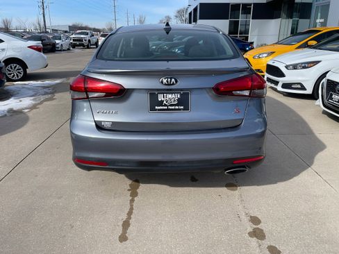 Used 2017 Kia Forte S w/ S Premium Package image 3