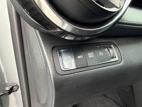Used 2026 Chevrolet Equinox LT AWD/4WD image 36