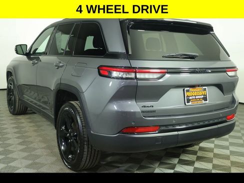 Used 2023 Jeep Grand Cherokee Altitude image 4