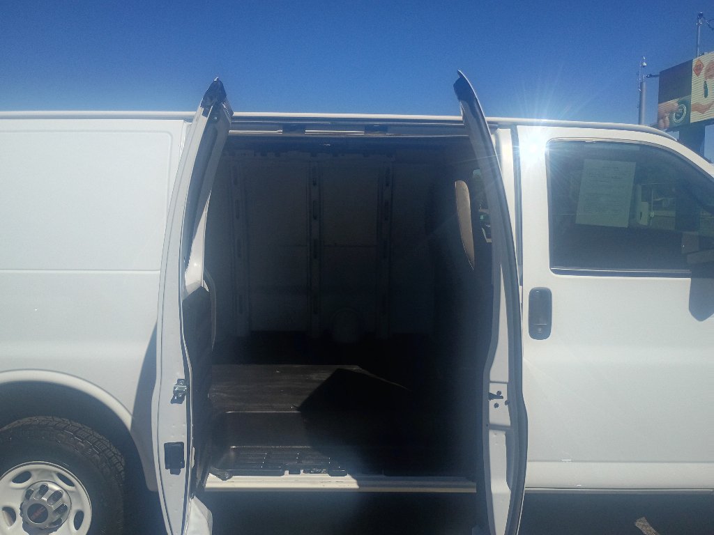 Used 2019 GMC Savana 2500 w/ Communications Package RWD image 9