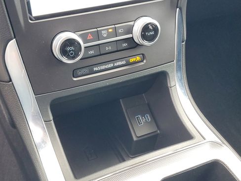 Used 2021 Ford Edge Titanium w/ Class II Trailer Tow Package image 18