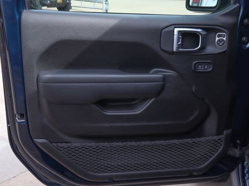 Used 2025 Jeep Wrangler Unlimited Rubicon AWD/4WD image 16