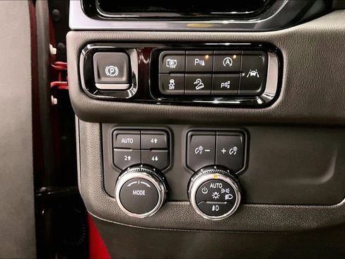 Used 2025 GMC Yukon AT4 w/ AT4 Premium Package AWD/4WD image 39