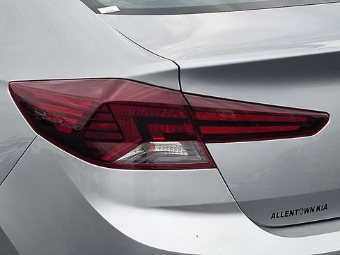 Used 2020 Hyundai Elantra SEL FWD image 11