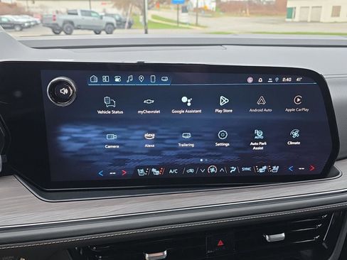 New 2025 Chevrolet Suburban Premier image 16