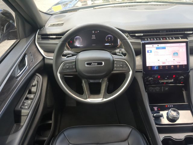 Used 2024 Jeep Grand Cherokee Limited AWD/4WD image 19