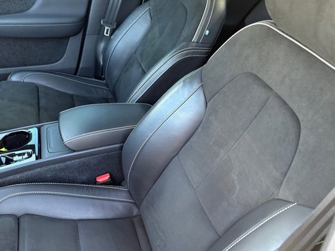 Used 2022 Volvo XC40 T5 R-Design w/ Advanced Package image 24