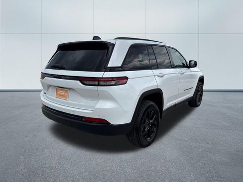 Certified 2025 Jeep Grand Cherokee Altitude AWD/4WD image 6