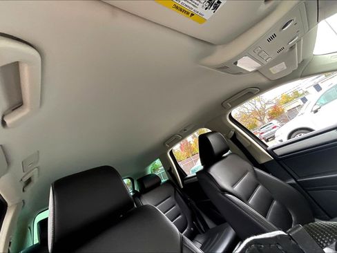 Used 2016 Volkswagen Touareg Sport image 29