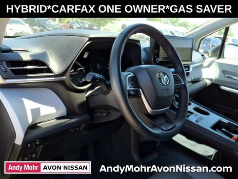 Used 2025 Toyota Sienna XLE FWD image 17