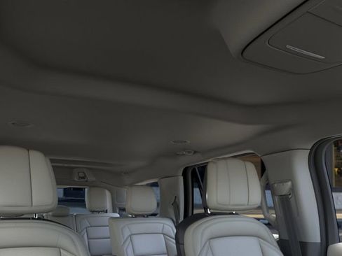 New 2026 Lincoln Navigator Premiere AWD/4WD image 24