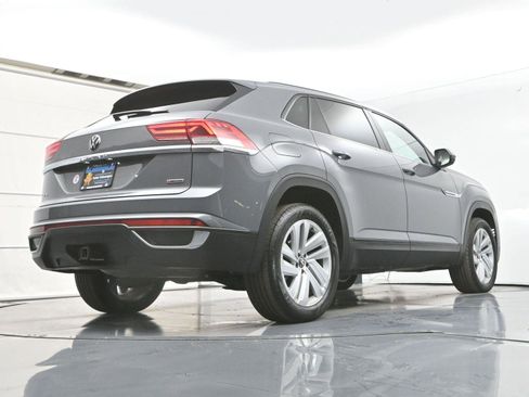 Used 2022 Volkswagen Atlas Cross Sport SE image 34