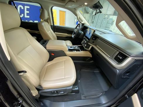 Used 2023 Ford Expedition XLT RWD image 25