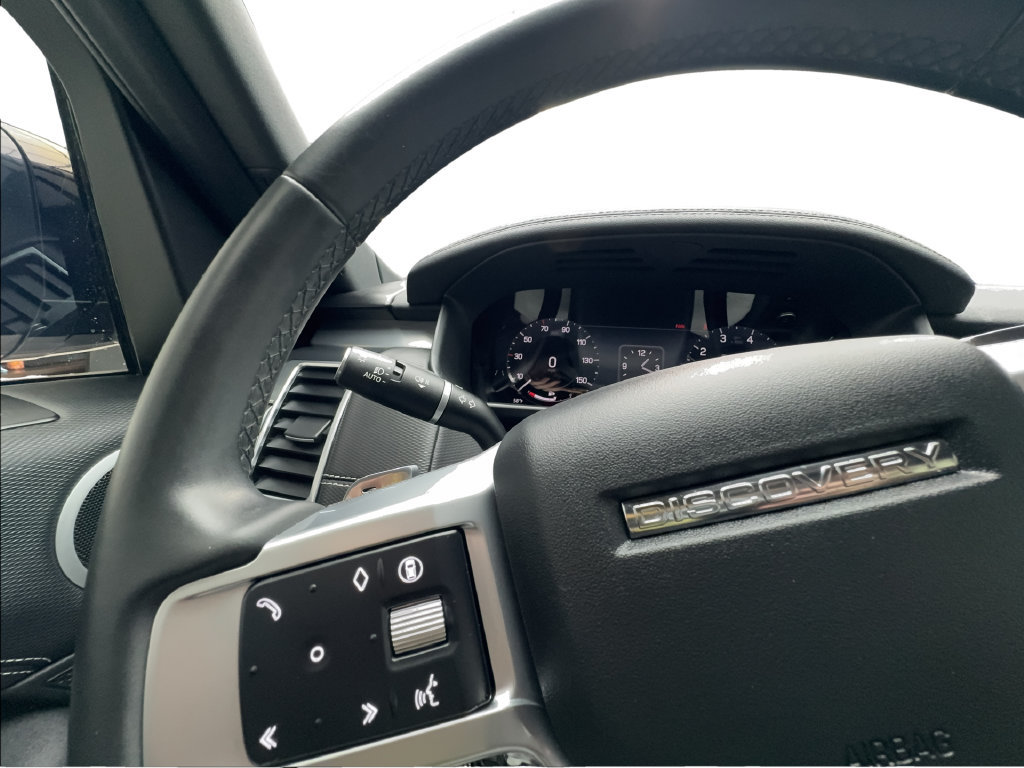 Used 2024 Land Rover Discovery Dynamic SE AWD/4WD image 45