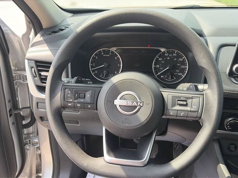 Used 2024 Nissan Rogue S FWD image 16