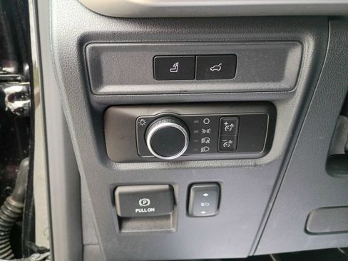 Used 2023 Ford Expedition XLT image 37