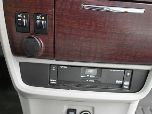 Used 2011 Toyota Sienna Limited image 14