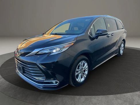 Used 2022 Toyota Sienna Platinum AWD/4WD image 1