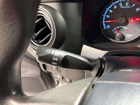 Used 2020 Toyota Tacoma SR5 AWD/4WD image 33