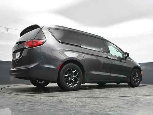 Used 2020 Chrysler Pacifica Touring-L Plus FWD image 33