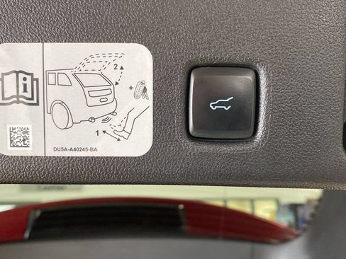 Used 2020 Ford Escape Titanium AWD/4WD image 25