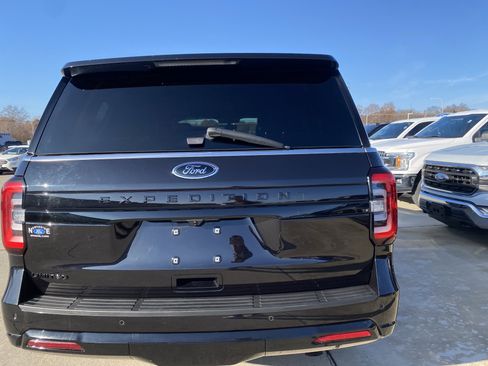Used 2024 Ford Expedition Limited image 13