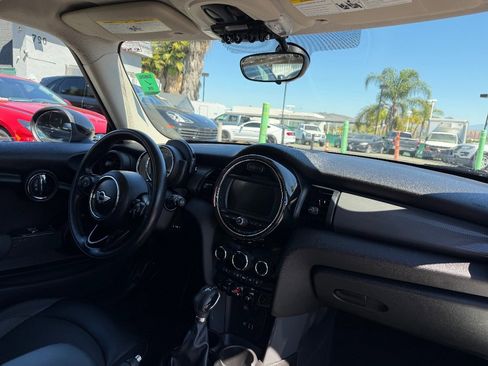 Used 2017 MINI Cooper 2-Door Hardtop image 23