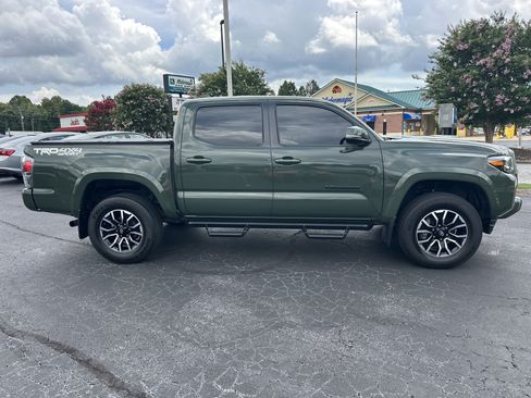 Used 2021 Toyota Tacoma TRD Sport w/ TRD Premium Sport Package AWD/4WD image 9