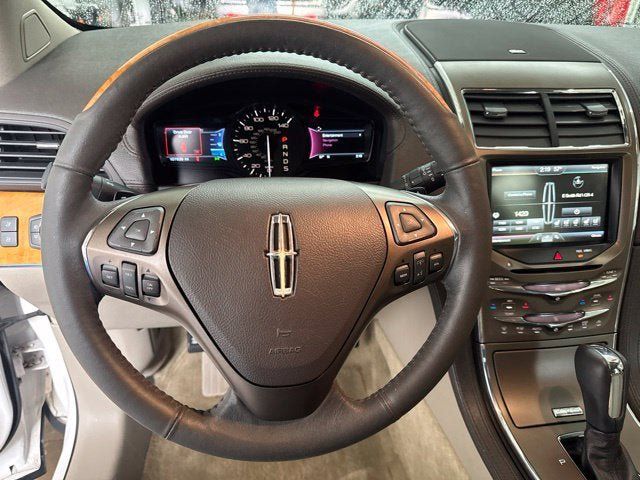 Used 2015 Lincoln MKX FWD w/ Equipment Group 102A image 11