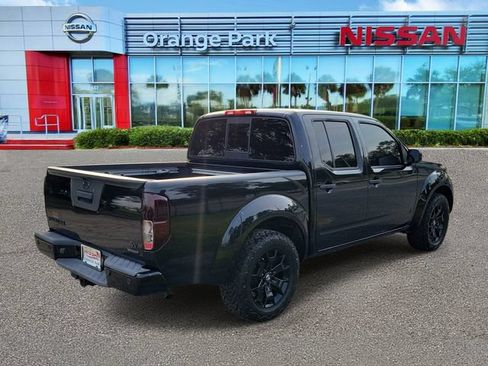 Used 2021 Nissan Frontier SV w/ Midnight Edition Floor Mats RWD image 2